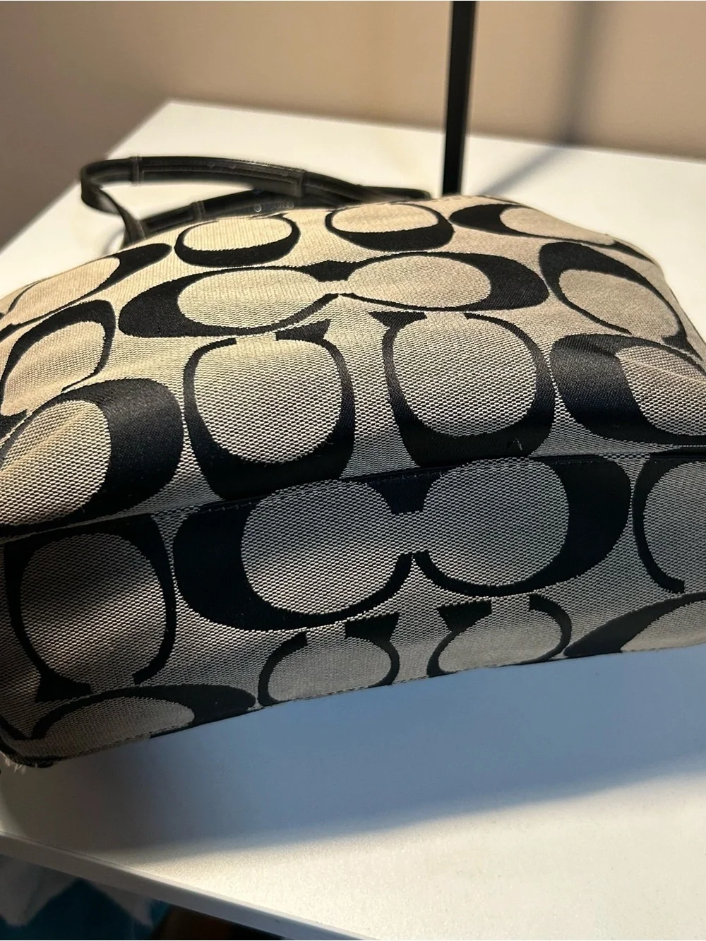 Coach Classic Black Signature Small Tote Shoulder Bag Double handles 21950